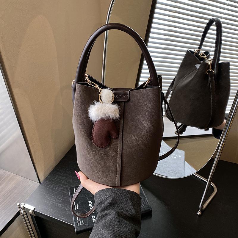Premium commuter bucket bag, new retro one-shoulder mother and child bag, premium messenger women s bag no accessories
Premium commuter bucket bag, new retro one-shoulder mother and child bag, premium messenger women s bag no accessories
