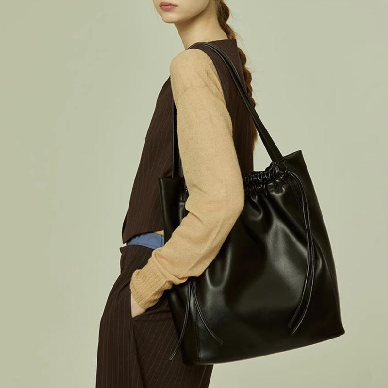 Large Capacity Feminine Bag Simple And Versatile Fashionable Shoulder Bag Fashion Premium Durable Quality Useful
Large Capacity Feminine Bag Simple And Versatile Fashionable Shoulder Bag Fashion Premium Durable Quality Useful