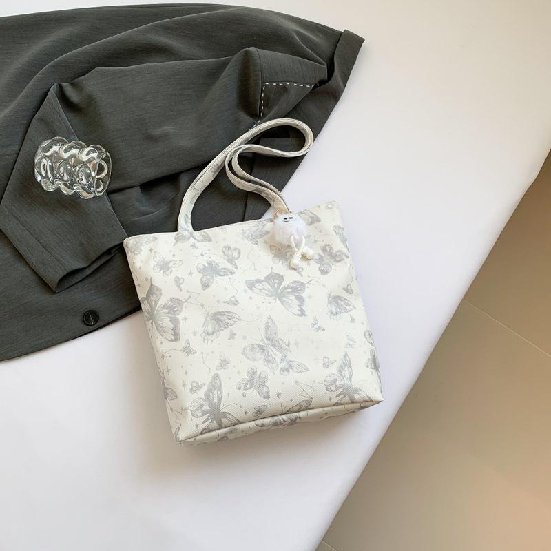 Проста і модна сумка для приміських поїздок великої місткості. Літо 2024, новий тренд, ретро, робоча сумка через плече. Without pendant срібний
Проста і модна сумка для приміських поїздок великої місткості. Літо 2024, новий тренд, ретро, робоча сумка через плече. Without pendant срібний