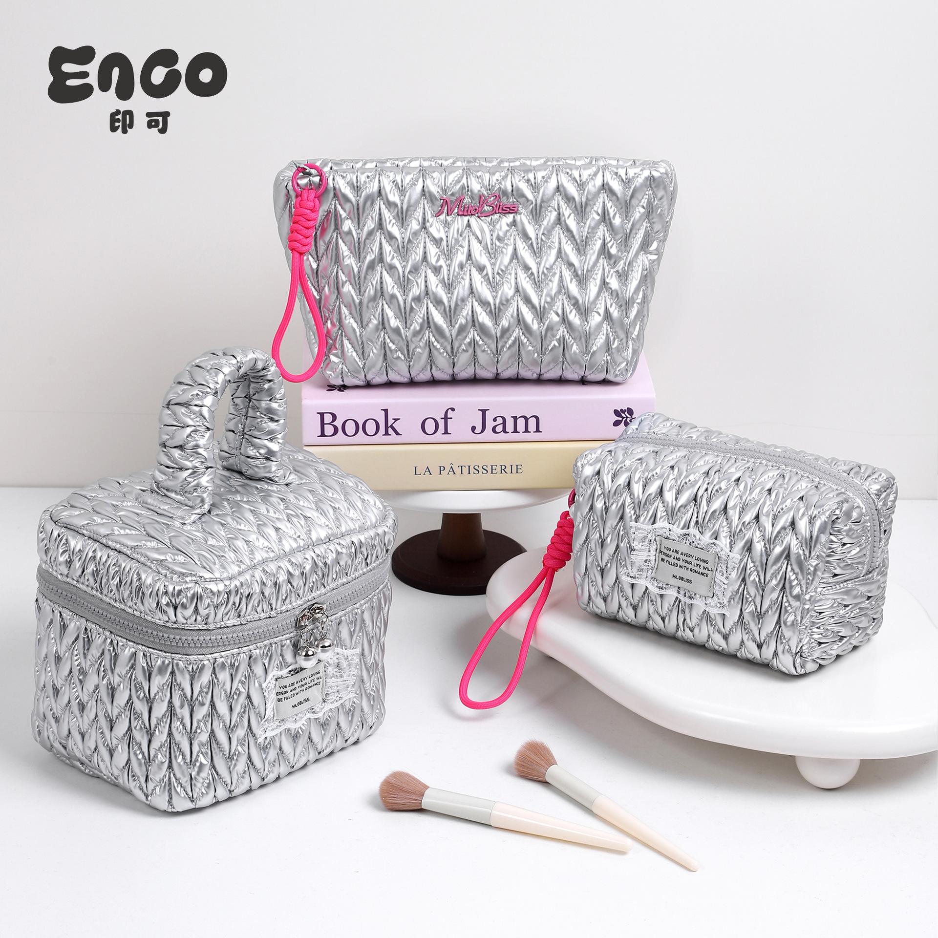 New multi-color fashion cosmetic bag storage high-end sense high-value women s bag large-capacity cosmetic storage bag pillow bag
New multi-color fashion cosmetic bag storage high-end sense high-value women s bag large-capacity cosmetic storage bag pillow bag
