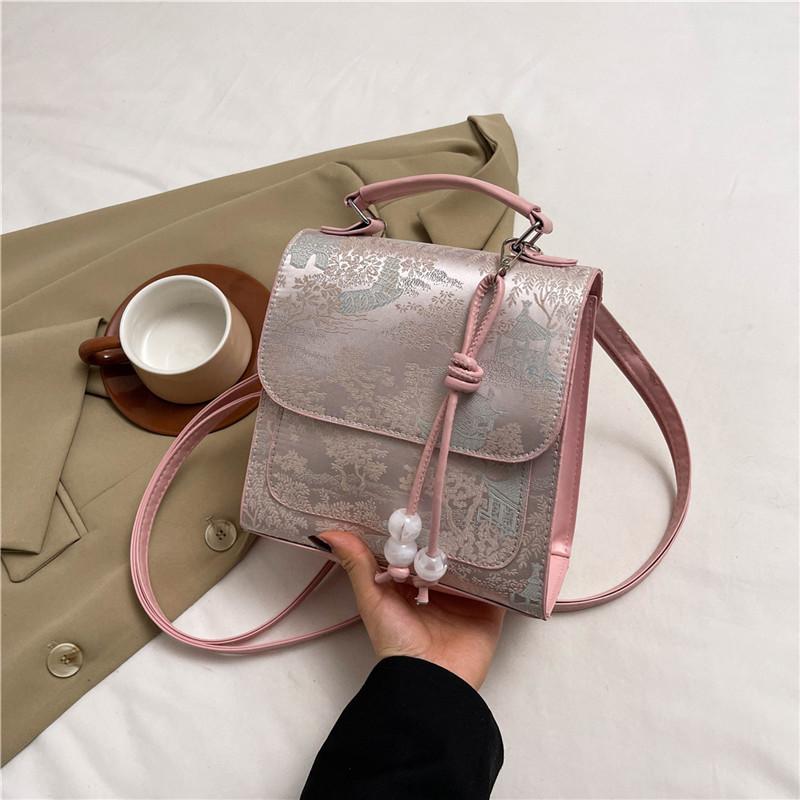 Модний рюкзак жіночий портативний дорожній рюкзак у національному стилі, студентська нішева мода 2024 літо новий простий шкільний портфель рожевий
Модний рюкзак жіночий портативний дорожній рюкзак у національному стилі, студентська нішева мода 2024 літо новий простий шкільний портфель рожевий