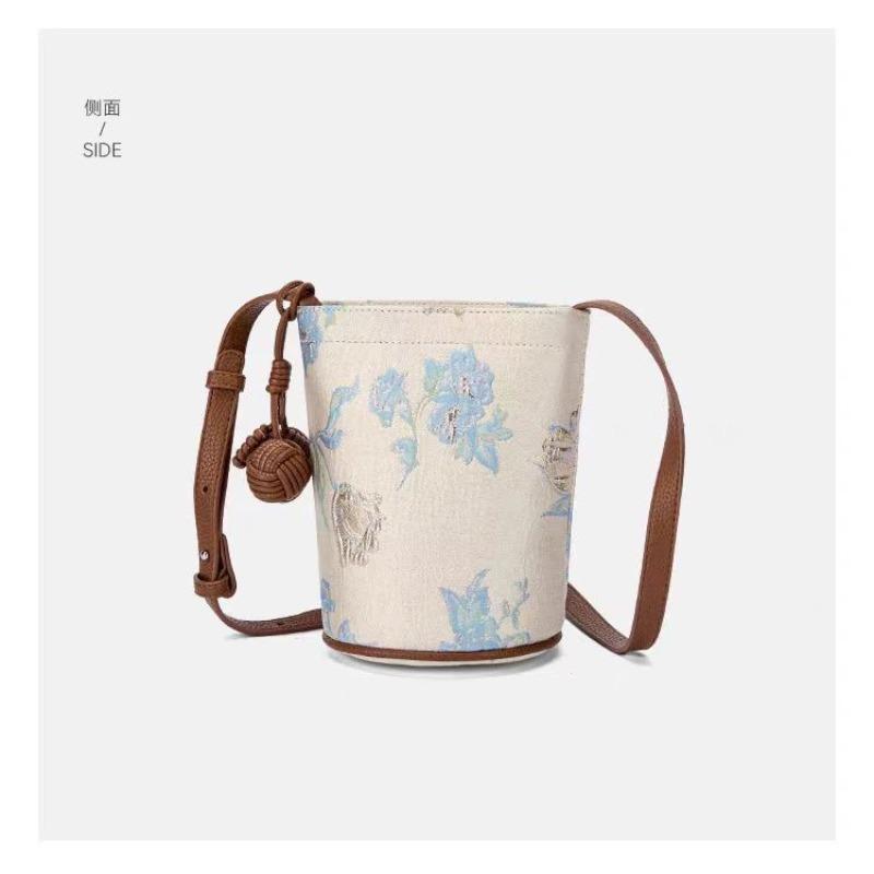 Small bucket bag women s new spring and summer new Chinese style casual versatile shoulder messenger bag коричневый
Small bucket bag women s new spring and summer new Chinese style casual versatile shoulder messenger bag коричневый