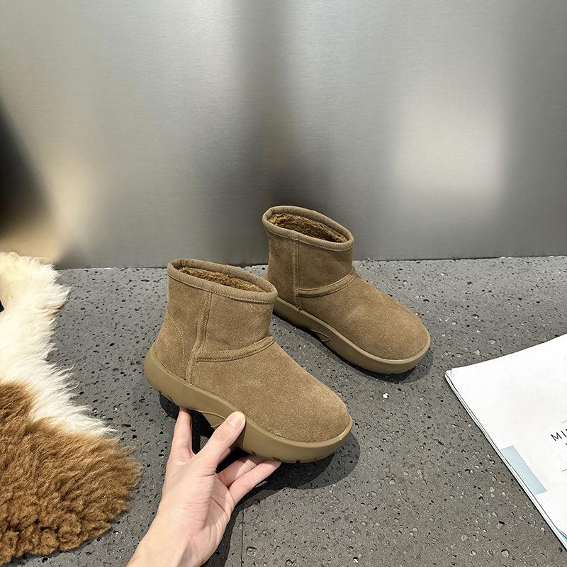 Snow boots women s winter new waterproof short boots European leather thick-soled velvet thickened cotton shoes female students 40
Snow boots women s winter new waterproof short boots European leather thick-soled velvet thickened cotton shoes female students 40