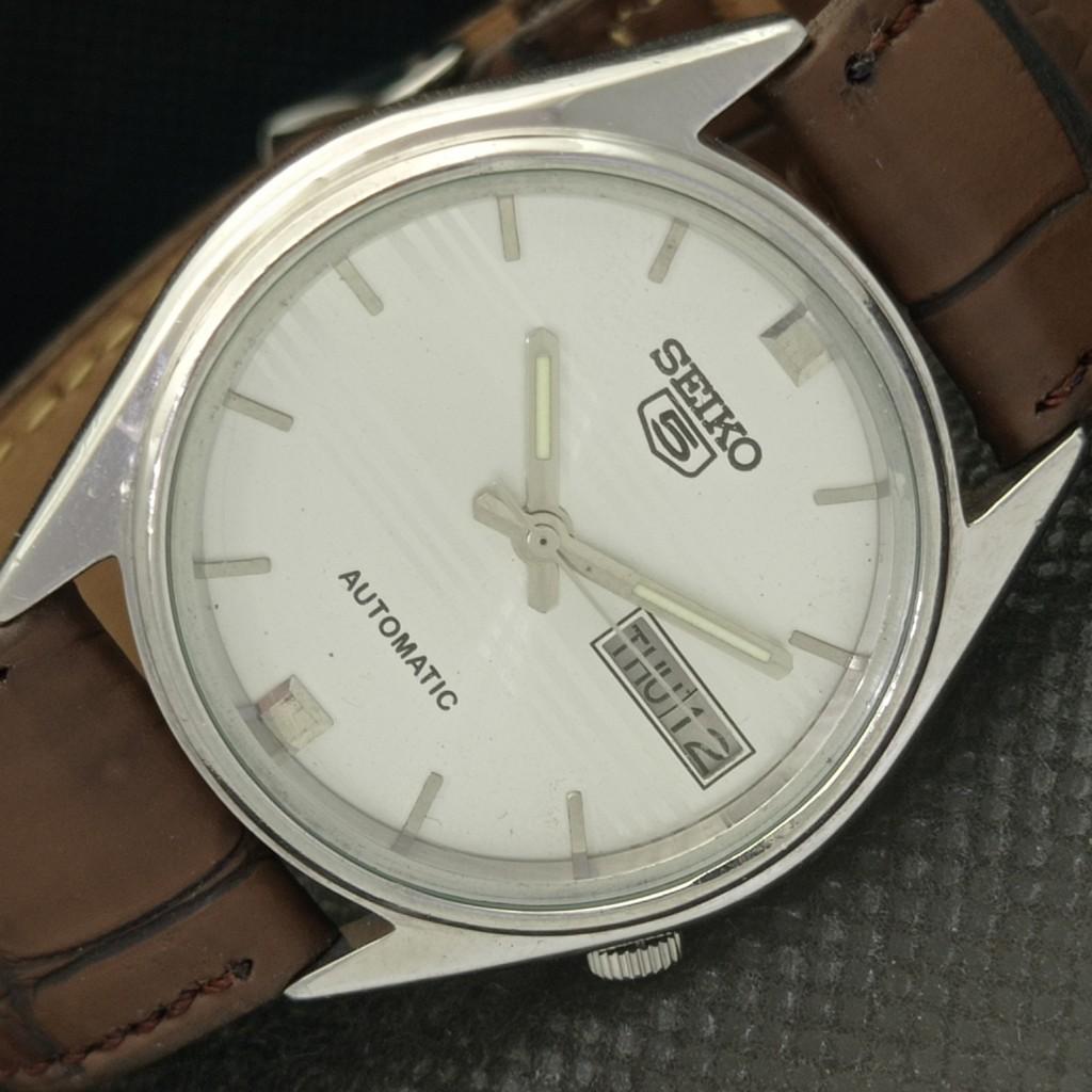 Б/У винтажные мужские часы SEIKO 5 AUTO 7009A из Японии с серебряным механизмом и функцией «день/дата» 593a-a311319-2 SKU593a-a311319
Б/У винтажные мужские часы SEIKO 5 AUTO 7009A из Японии с серебряным механизмом и функцией «день/дата» 593a-a311319-2 SKU593a-a311319
