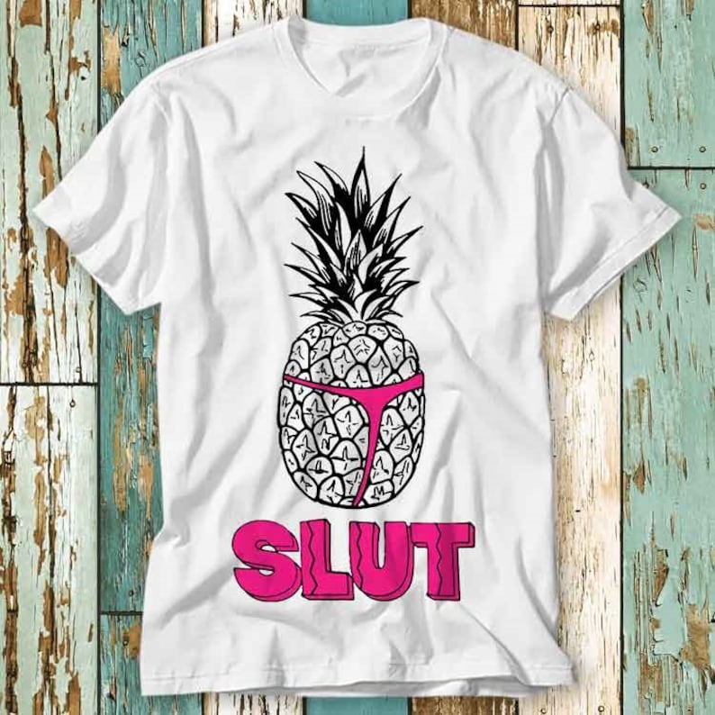 230 Gsm 100% Cotton Pineapple Slut Festival Summer Cult Movie Poster 80S T Shirt Top Design Unisex Ladies Mens Tee Retro Fashion Vintage Shirt S776 XXS
230 Gsm 100% Cotton Pineapple Slut Festival Summer Cult Movie Poster 80S T Shirt Top Design Unisex Ladies Mens Tee Retro Fashion Vintage Shirt S776 XXS