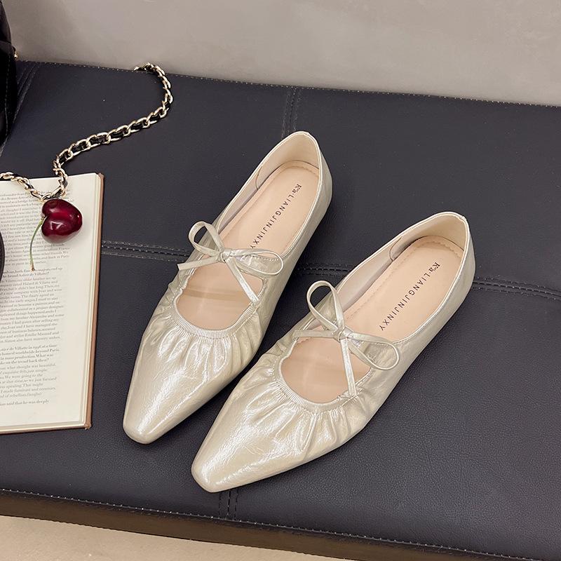 Туфли-лодочки с плиссированным бантом, темпераментный острый носок, слово с Мэри Джейн, женские 2025 весенние новые одинарные туфли с юбкой 40 шампанского
Туфли-лодочки с плиссированным бантом, темпераментный острый носок, слово с Мэри Джейн, женские 2025 весенние новые одинарные туфли с юбкой 40 шампанского