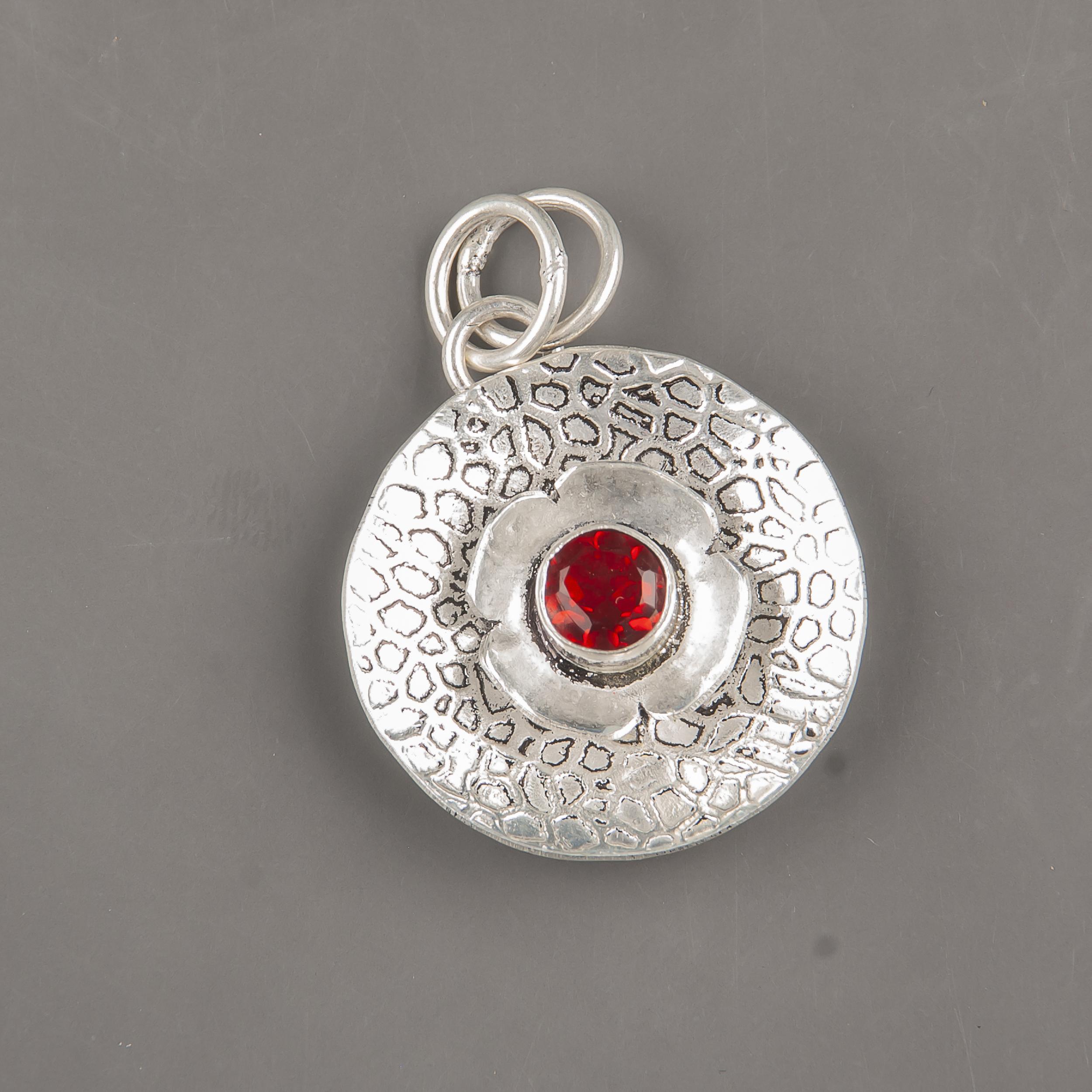 Mozambique Garnet Gemstone Jewelry, 925 Sterling Silver Pendant, Handmade Spiritual Pendant, For Engagement Gift 1.20 inches червоний
Mozambique Garnet Gemstone Jewelry, 925 Sterling Silver Pendant, Handmade Spiritual Pendant, For Engagement Gift 1.20 inches червоний