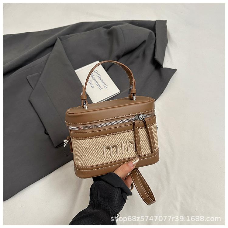 Stylish and simple woven box bag women s 2025 trendy new Korean version versatile niche shoulder texture crossbody handbag хакі
Stylish and simple woven box bag women s 2025 trendy new Korean version versatile niche shoulder texture crossbody handbag хакі