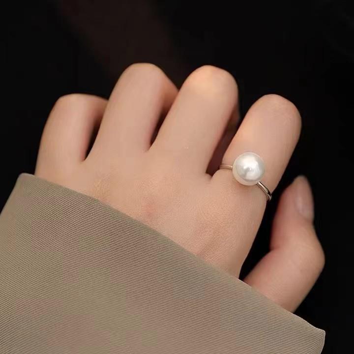 Fever Pearl Ring Niche Design Cold Wind Index Finger Ring Plain Ring Opening Temperament Versatile Ring
Fever Pearl Ring Niche Design Cold Wind Index Finger Ring Plain Ring Opening Temperament Versatile Ring