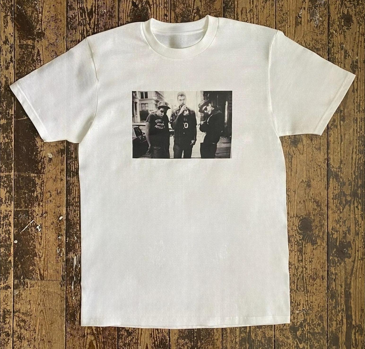 Uptown Classics Beastie Boys Копченый Черно-белый Круглый Вырез 3D Печать Мужская и Женская Футболка Рубашка Ретро Уличный Y2K Топ S
Uptown Classics Beastie Boys Копченый Черно-белый Круглый Вырез 3D Печать Мужская и Женская Футболка Рубашка Ретро Уличный Y2K Топ S