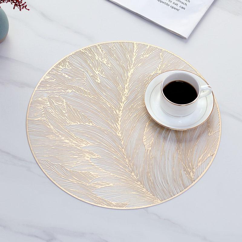 Light Luxury Placemat Table Mat Wide Application PVC Table Decor Round Protector Mat Heat Resistant Pad for Kitchen Accessories 38-38 cm
Light Luxury Placemat Table Mat Wide Application PVC Table Decor Round Protector Mat Heat Resistant Pad for Kitchen Accessories 38-38 cm
