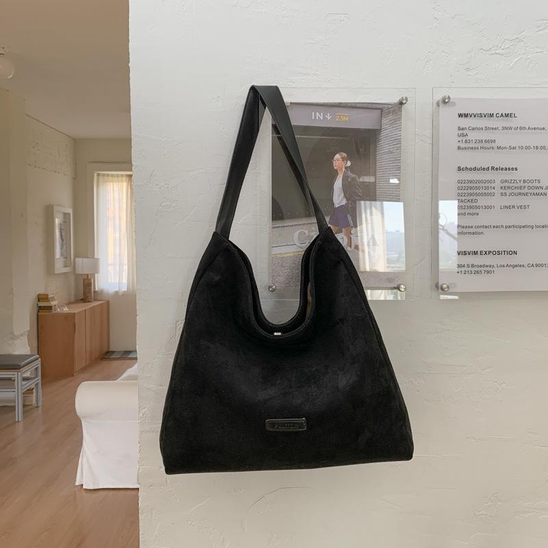 Premium bag women s large-capacity new autumn and winter versatile shoulder bag casual commuter tote bag
Premium bag women s large-capacity new autumn and winter versatile shoulder bag casual commuter tote bag