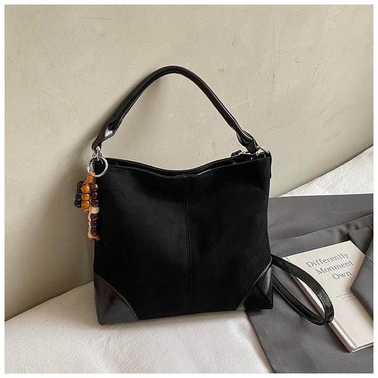 Textured retro matte bag women s 2025 autumn and winter new fashion deerskin velvet shoulder bag commuter casual small square bag
Textured retro matte bag women s 2025 autumn and winter new fashion deerskin velvet shoulder bag commuter casual small square bag