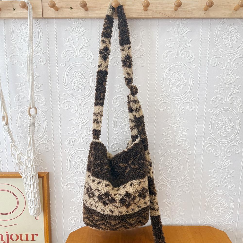 Retro Fair Isle Style Shoulder Bag Tote Bag Fluffy Crossboby Bag Bohemian Style Handbag Travel Style10
Retro Fair Isle Style Shoulder Bag Tote Bag Fluffy Crossboby Bag Bohemian Style Handbag Travel Style10