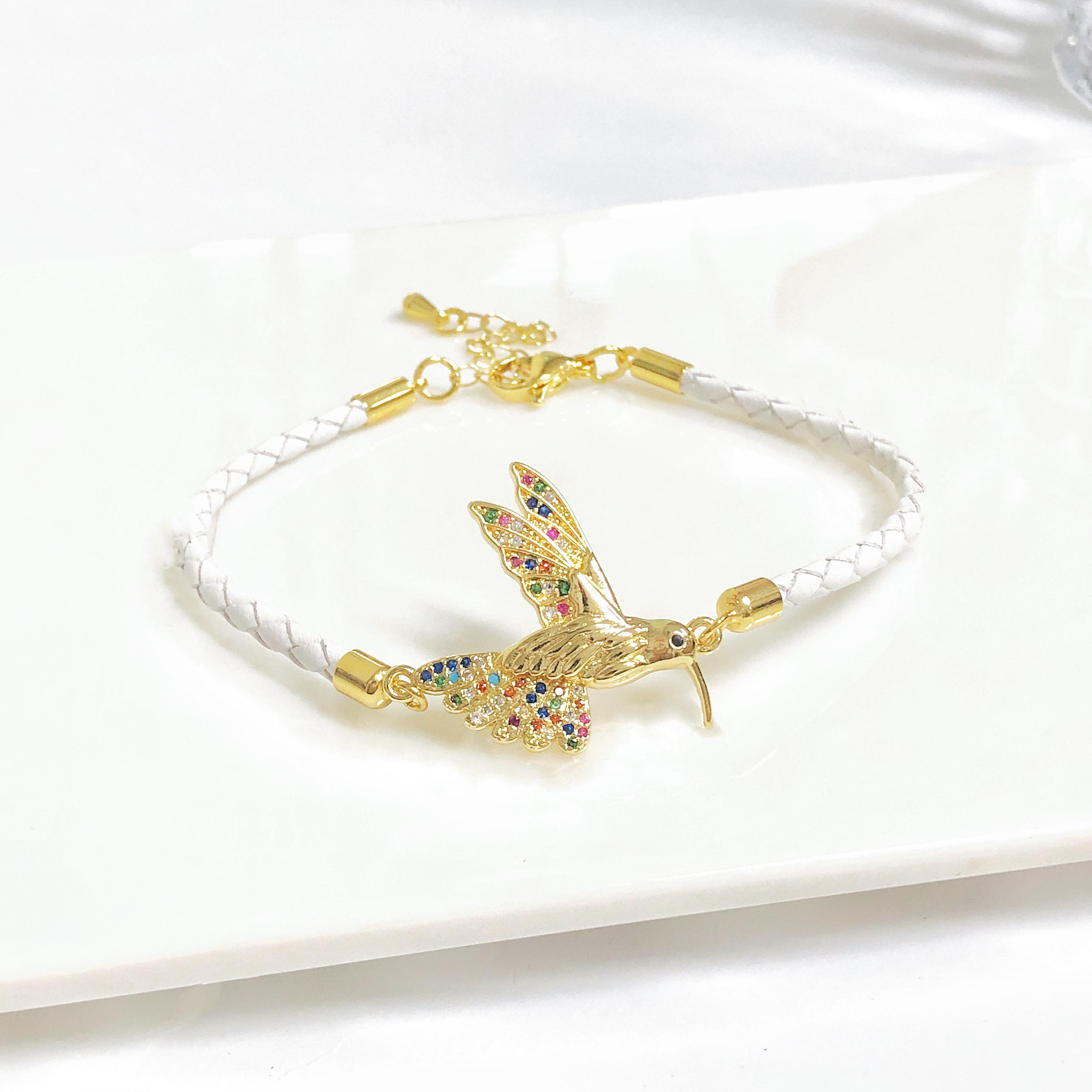 Hot Sale Zircon Hummingbird Leather Rope Braided Bird Bracelet New Fashion for Women Girls Daily Party Wear Gold-Plated Zircon
Hot Sale Zircon Hummingbird Leather Rope Braided Bird Bracelet New Fashion for Women Girls Daily Party Wear Gold-Plated Zircon
