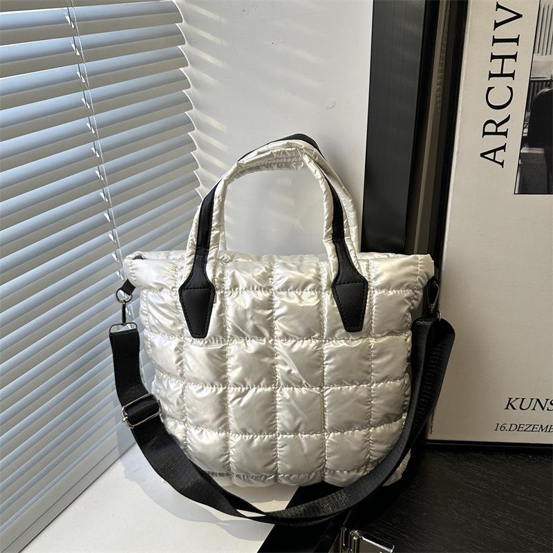 Simple Quilted Design Women s Shoulder Bags Large Capacity Ladies Handbags Casual Tote Solid Color Portable Female Crossbody Bag бежевый
Simple Quilted Design Women s Shoulder Bags Large Capacity Ladies Handbags Casual Tote Solid Color Portable Female Crossbody Bag бежевый