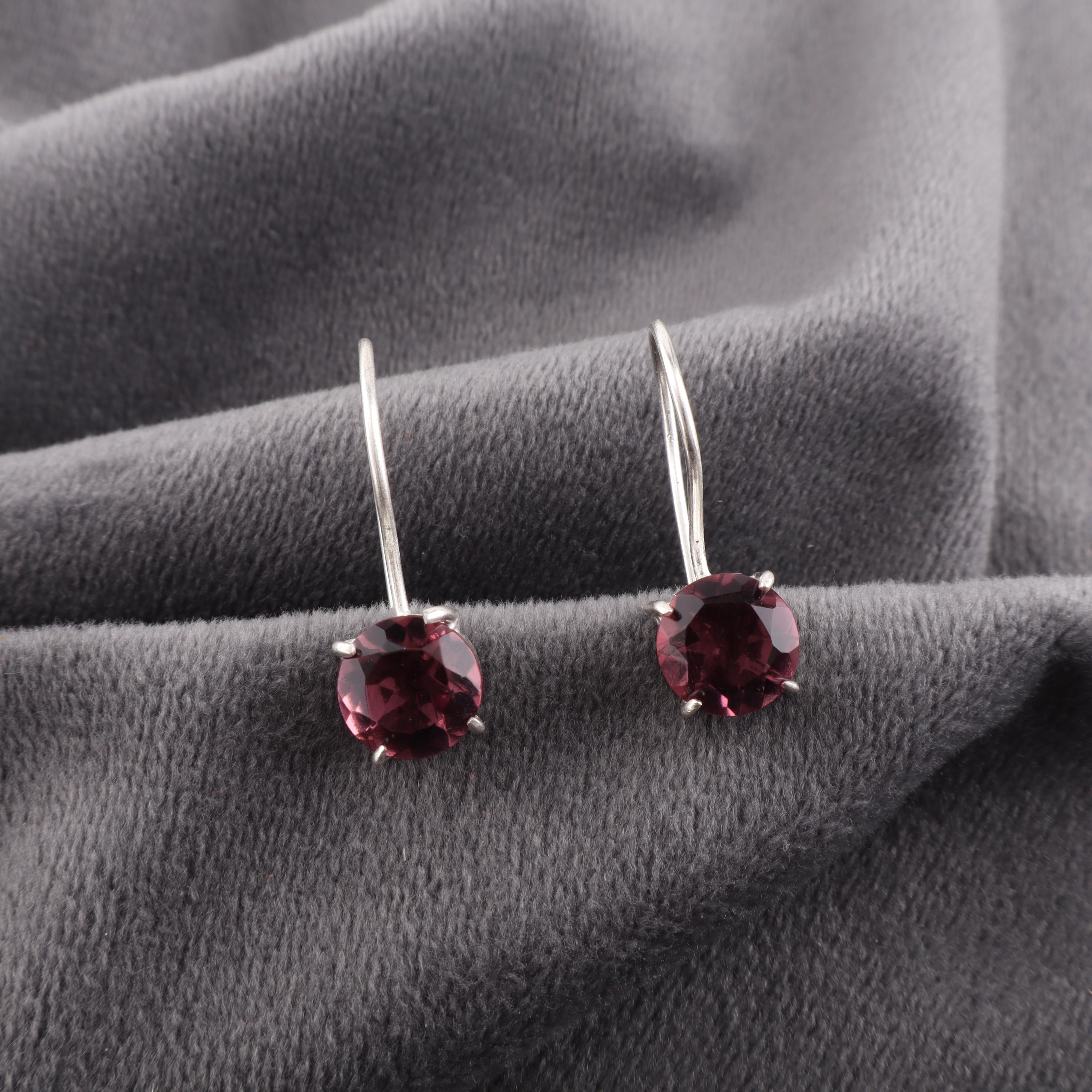 Rhodolite Gemstone Jewelry, Handmade Silver Jewelry, 925 Solid Sterling Silver Earrings, Gorgeous Silver Earrings For Wedding Gift 0.92 Inches рожевий
Rhodolite Gemstone Jewelry, Handmade Silver Jewelry, 925 Solid Sterling Silver Earrings, Gorgeous Silver Earrings For Wedding Gift 0.92 Inches рожевий