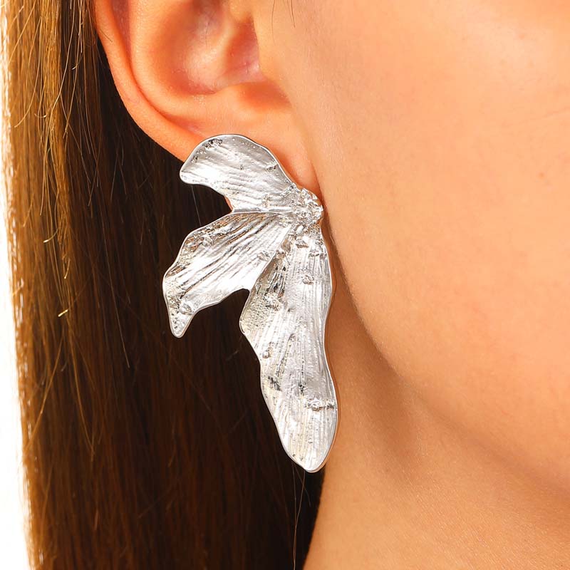 Exaggerated personality Metal Geometric Leaf Stud Earrings for Women Irregular Wrinkled Texture Leaf Earrings Party Zircon Gift мідний
Exaggerated personality Metal Geometric Leaf Stud Earrings for Women Irregular Wrinkled Texture Leaf Earrings Party Zircon Gift мідний