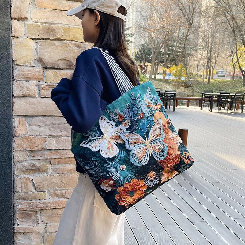 New jacquard canvas bag 3D three-dimensional embroidered flower butterfly large-capacity shoulder bag women s bag portable shopping
New jacquard canvas bag 3D three-dimensional embroidered flower butterfly large-capacity shoulder bag women s bag portable shopping