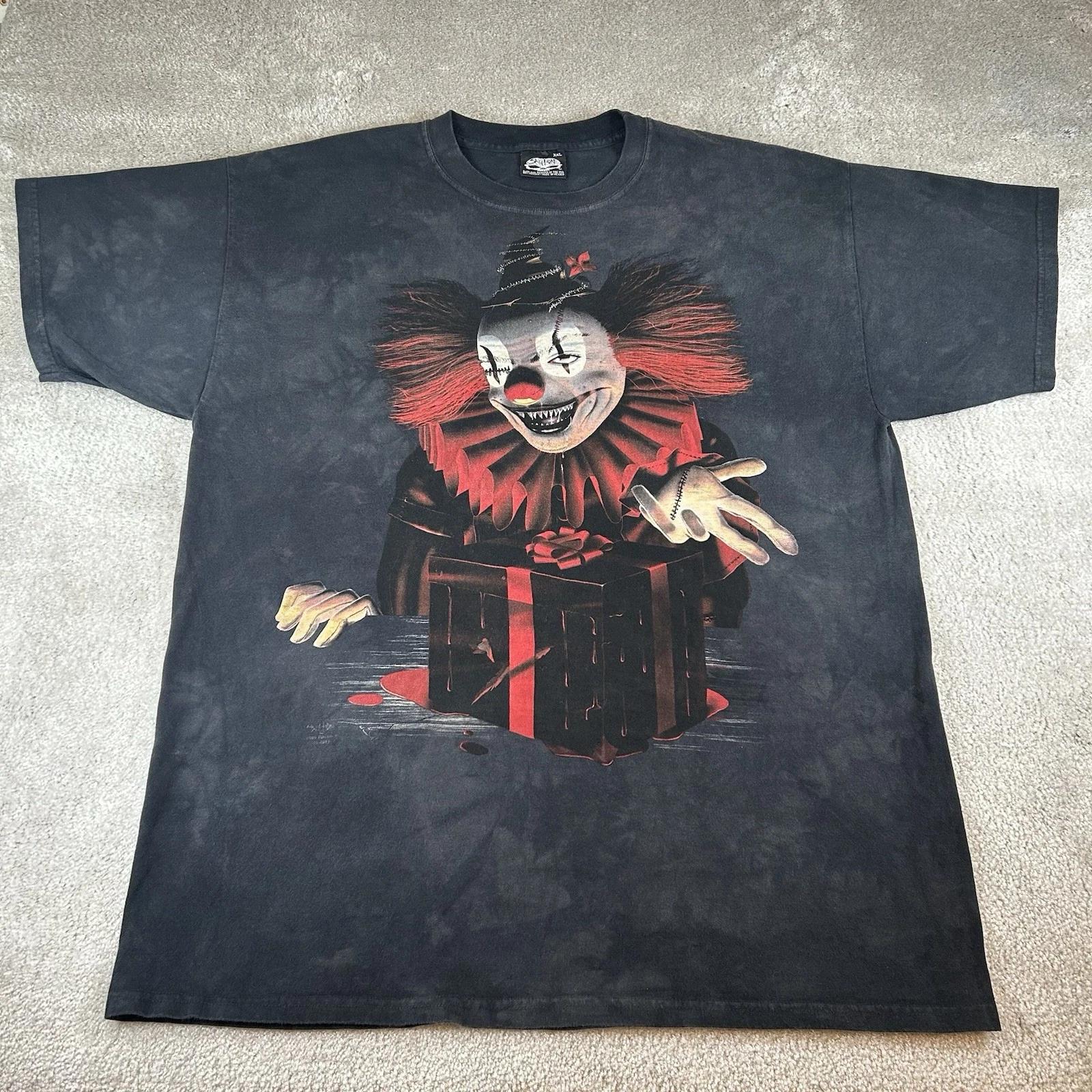 Vintage Skulbone By The Mountain Men s T-shirt Black Jack N The Box Clown XXL 4XL
Vintage Skulbone By The Mountain Men s T-shirt Black Jack N The Box Clown XXL 4XL