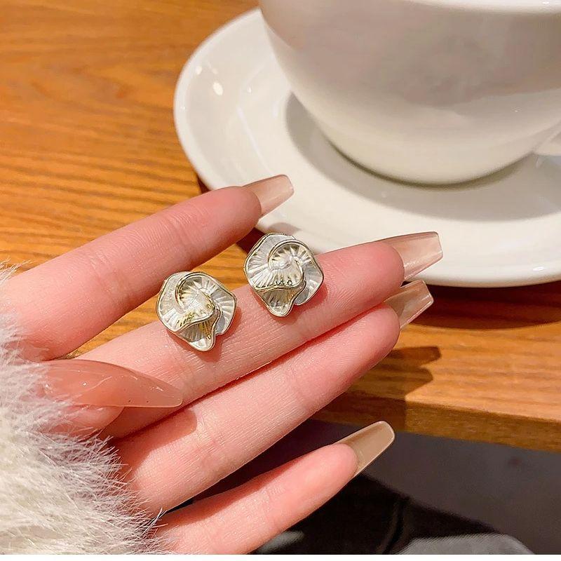 black flower stud earrings for women folded unique design enamel multi-layers floral small earrings fashion Zircon белый
black flower stud earrings for women folded unique design enamel multi-layers floral small earrings fashion Zircon белый