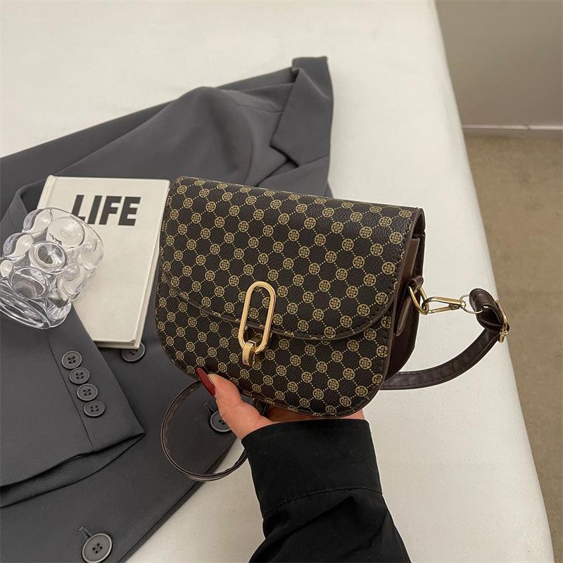 Проста сумка через плече з друкованим матеріалом у горошок, модна текстура, нішева нова суцільна кольорова жіноча сумка через плече з вишивкою діамантами
Проста сумка через плече з друкованим матеріалом у горошок, модна текстура, нішева нова суцільна кольорова жіноча сумка через плече з вишивкою діамантами