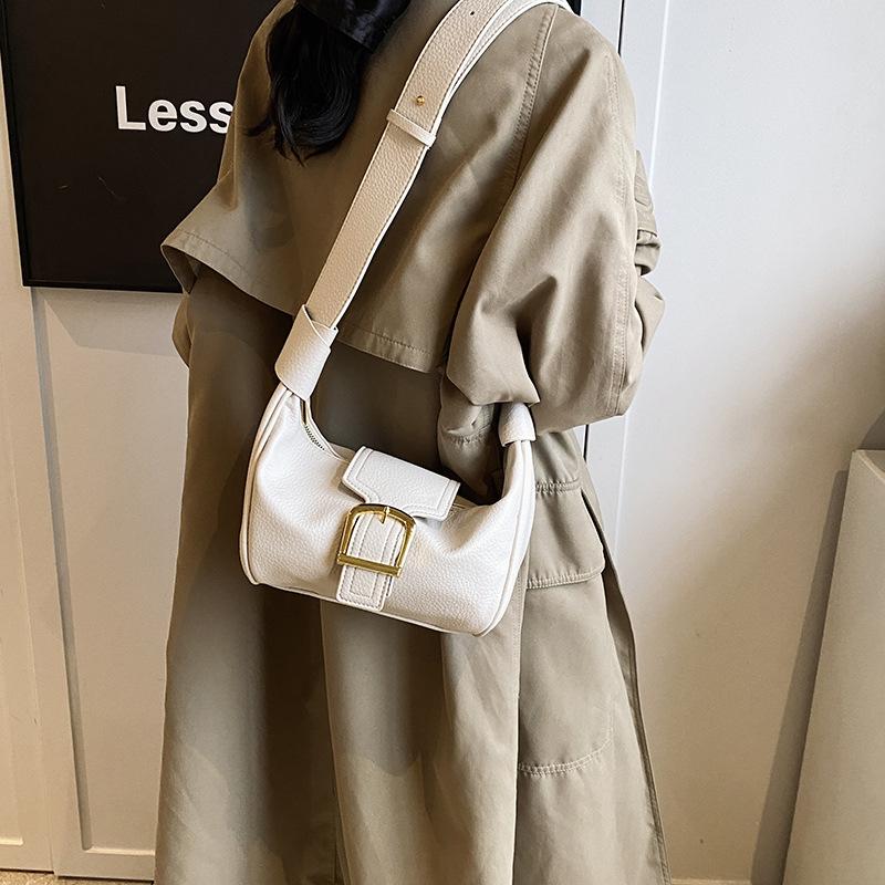 2025 premium new armpit saddle bag women s bag necklace oblique span long retro niche women s bag 30*5*17 коричневий
2025 premium new armpit saddle bag women s bag necklace oblique span long retro niche women s bag 30*5*17 коричневий