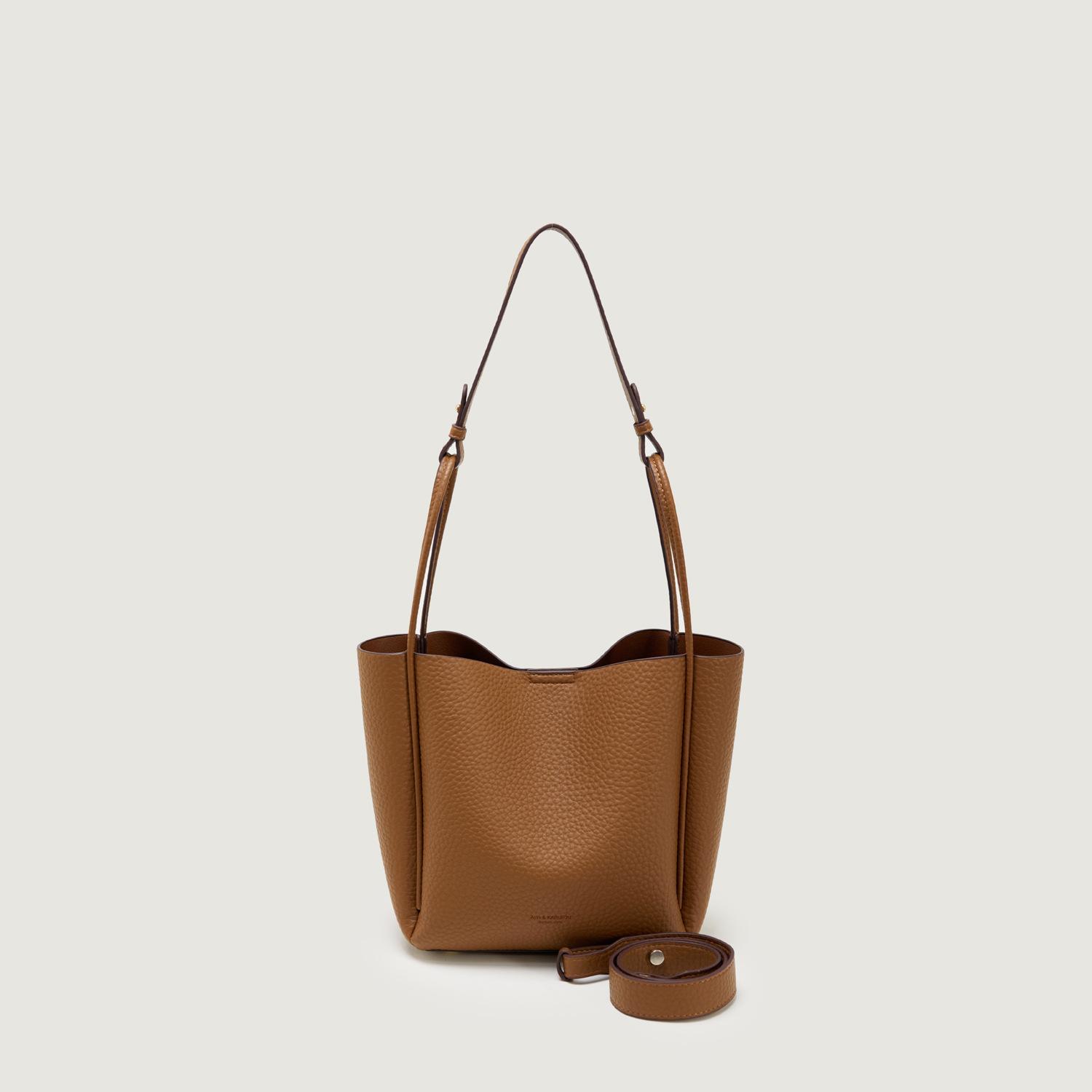 Bucket Bag, Simple and Large Capacity Shoulder Bag, Fashionable and High-end Crossbody Bag, Versatile Commuting Tote Bag
Bucket Bag, Simple and Large Capacity Shoulder Bag, Fashionable and High-end Crossbody Bag, Versatile Commuting Tote Bag