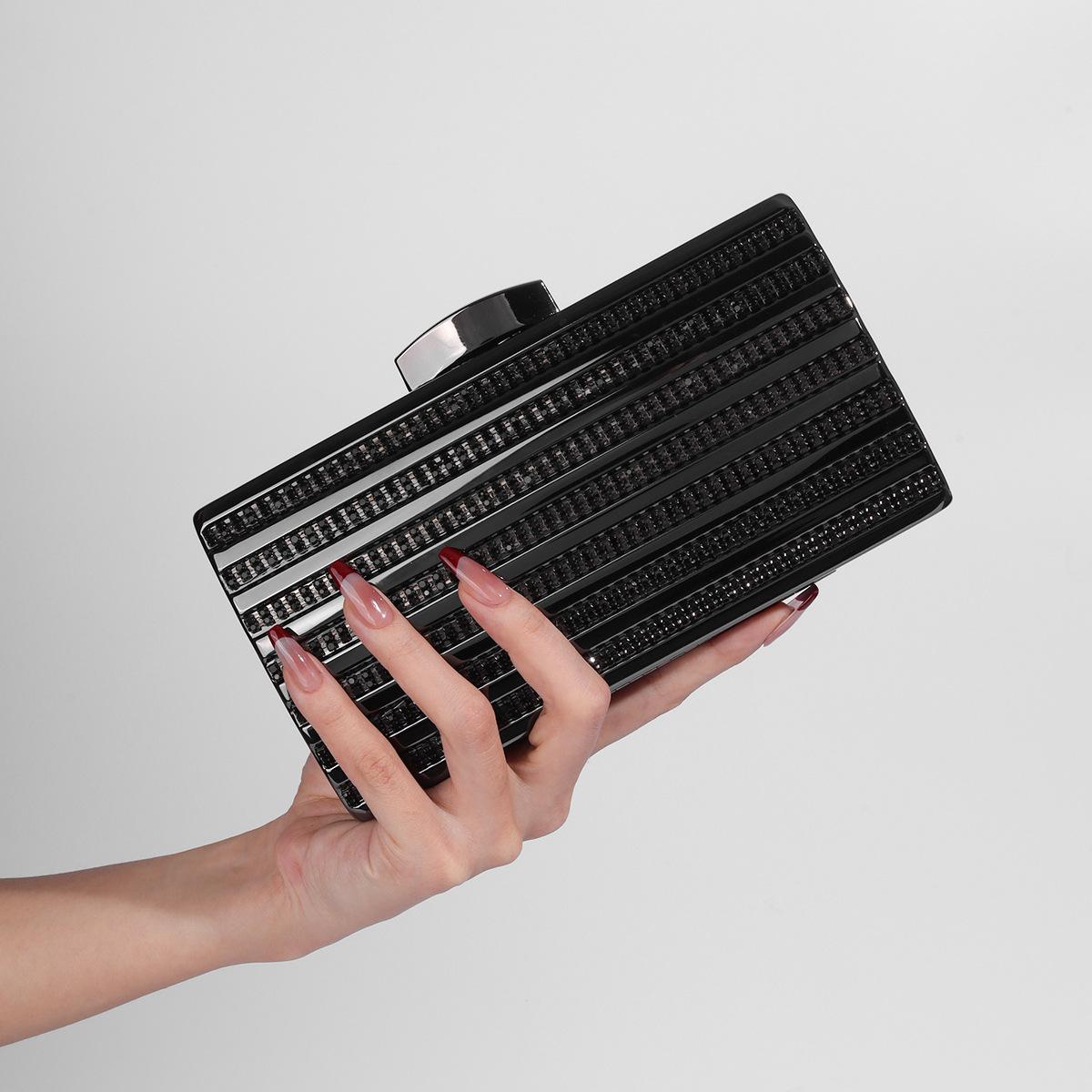 New rhinestone shiny clutch bag single shoulder diagonal span chain dinner dress bridal bag celebrity versatile women s bag He is a size 19. чёрный
New rhinestone shiny clutch bag single shoulder diagonal span chain dinner dress bridal bag celebrity versatile women s bag He is a size 19. чёрный