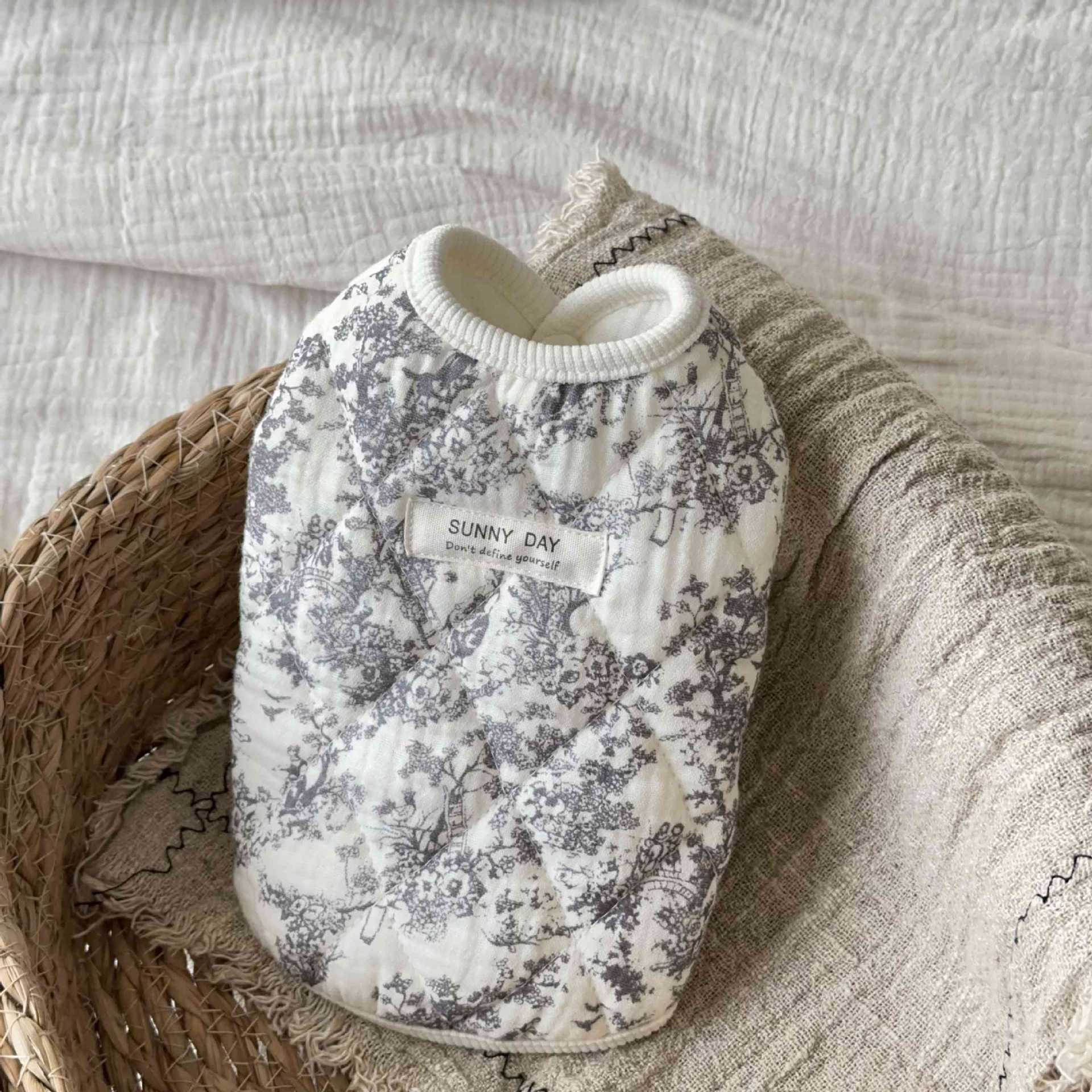 Winter Cotton-padded Cat Clothes Thickened Autumn and Winter Ins Sleeveless Vest Pet Dog Cute Warm Vest Pet Products XL back length 40 синій
Winter Cotton-padded Cat Clothes Thickened Autumn and Winter Ins Sleeveless Vest Pet Dog Cute Warm Vest Pet Products XL back length 40 синій