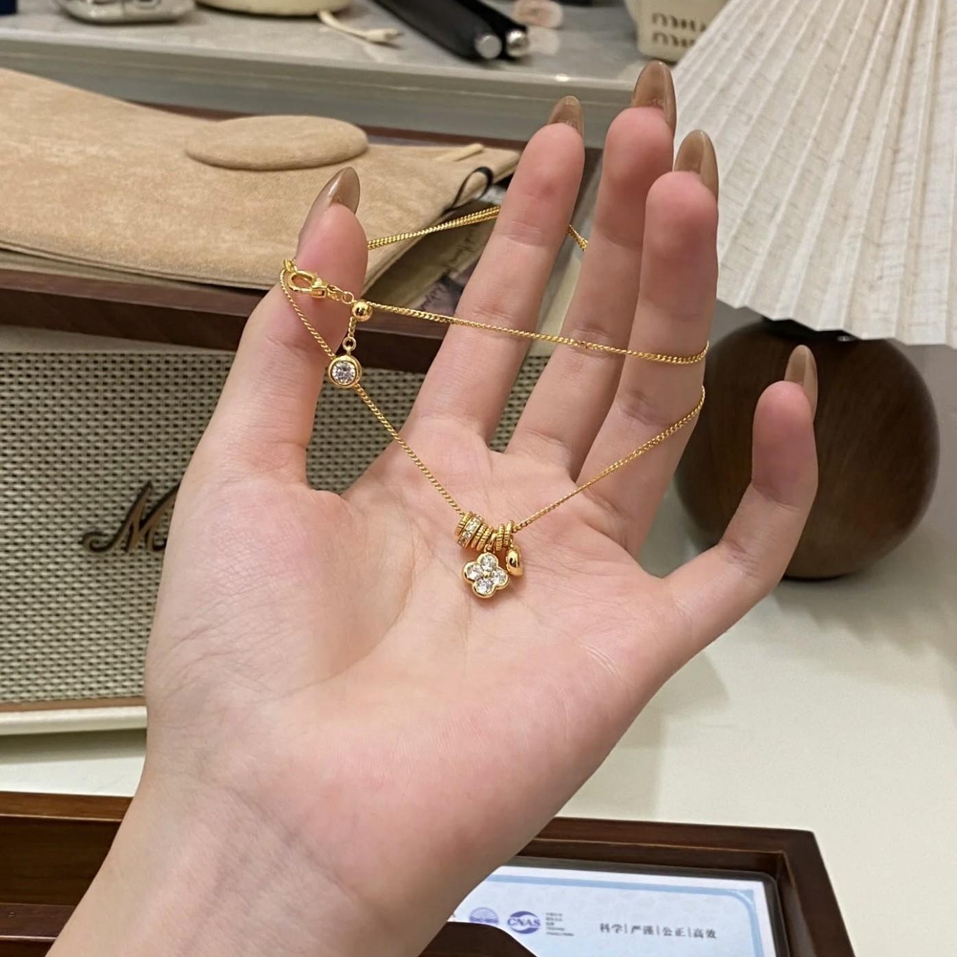 Exquisite and Versatile Lucky Clover Running Ring Necklace, New Popular Item, Niche High Beauty Popular Item, Collarbone Chain 40CM
Exquisite and Versatile Lucky Clover Running Ring Necklace, New Popular Item, Niche High Beauty Popular Item, Collarbone Chain 40CM