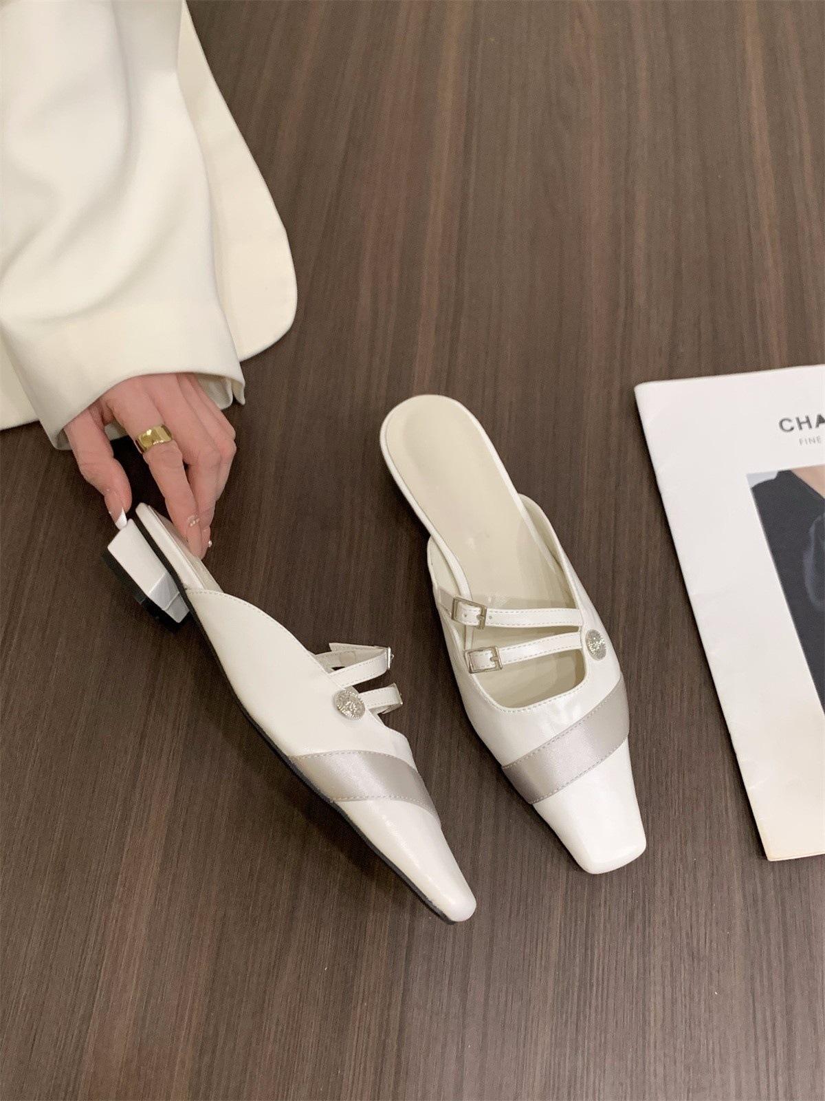 Темперамент 2025 весна и лето фея новый толстый каблук одинарная обувь обувь серебро французский полуподнос верхняя одежда сумка голова полушлепанцы 39 белый
Темперамент 2025 весна и лето фея новый толстый каблук одинарная обувь обувь серебро французский полуподнос верхняя одежда сумка голова полушлепанцы 39 белый