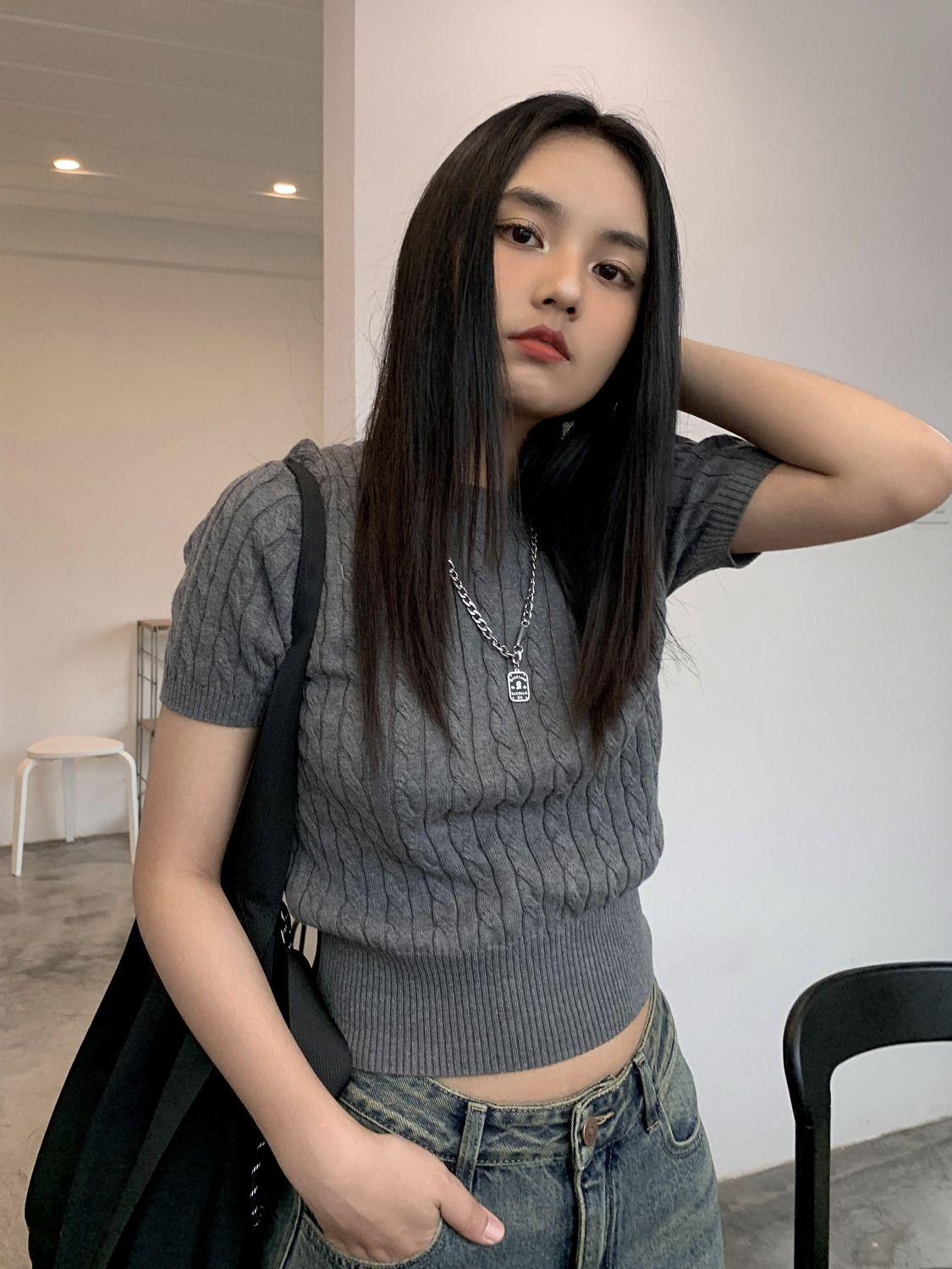 White Retro Short-Sleeve Knitted Women s Top - Summer 2025 Round Neck, Fitted, Versatile T-Shirt XL
White Retro Short-Sleeve Knitted Women s Top - Summer 2025 Round Neck, Fitted, Versatile T-Shirt XL