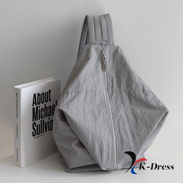 Нейлоновий кишеньковий рюкзак на блискавці (3 кольори) 26x40x14.5cm сірий колір
Нейлоновий кишеньковий рюкзак на блискавці (3 кольори) 26x40x14.5cm сірий колір