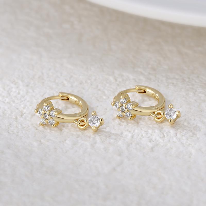Luxury Exquisite Gold Color Stainless Steel Inlaid Tiny Zircon Flower Petals Hoop Earrings for Women Korean Charm Jewelry Gifts золотой
Luxury Exquisite Gold Color Stainless Steel Inlaid Tiny Zircon Flower Petals Hoop Earrings for Women Korean Charm Jewelry Gifts золотой