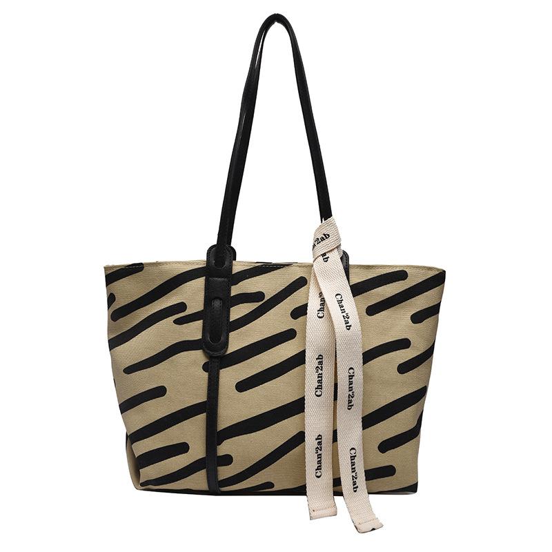 Tiger pattern tote bag 2025 autumn and winter new product lazy style zipper shoulder large bag temperament shopping bag in хакі
Tiger pattern tote bag 2025 autumn and winter new product lazy style zipper shoulder large bag temperament shopping bag in хакі