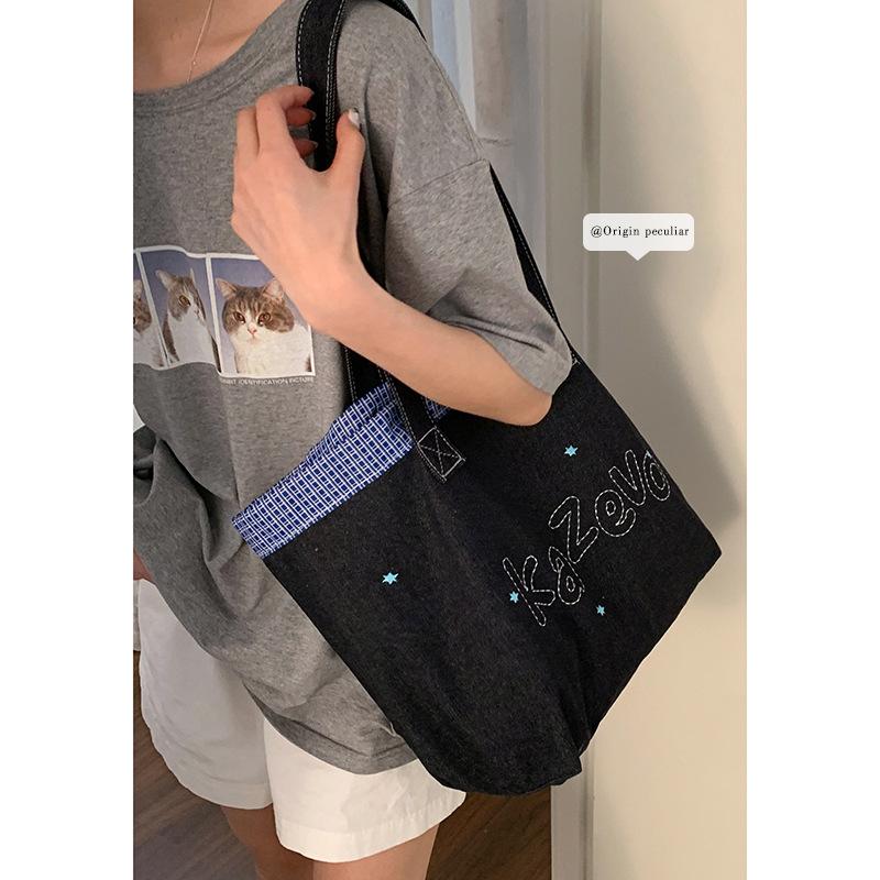 Denim letter embroidery shoulder tote bag large capacity bag casual lazy wind canvas bag
Denim letter embroidery shoulder tote bag large capacity bag casual lazy wind canvas bag