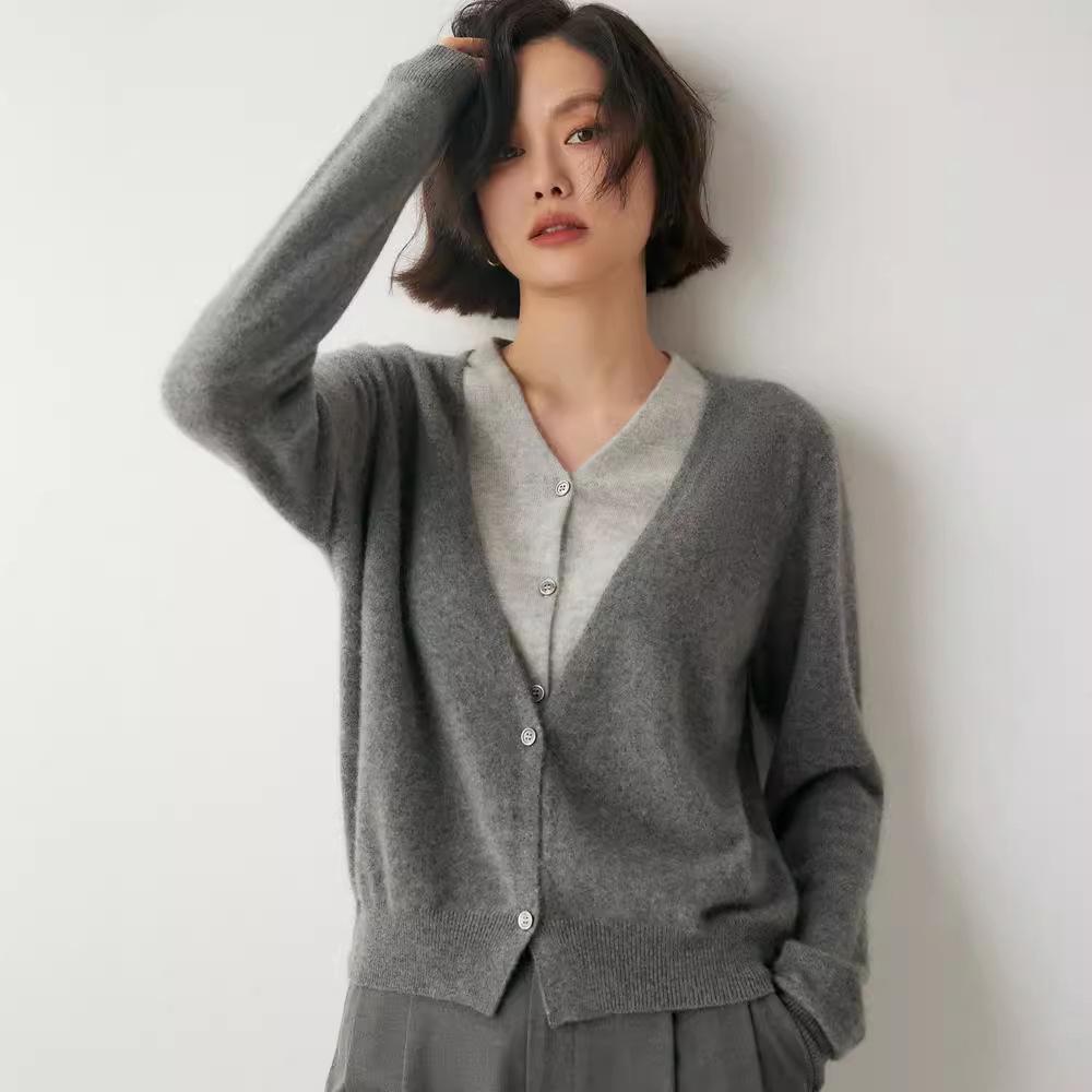 French-Style V-Neck Cashmere Cardigan: Women s Loose Knit Sweater for Autumn and Winter, Faux Two-Piece Design L
French-Style V-Neck Cashmere Cardigan: Women s Loose Knit Sweater for Autumn and Winter, Faux Two-Piece Design L