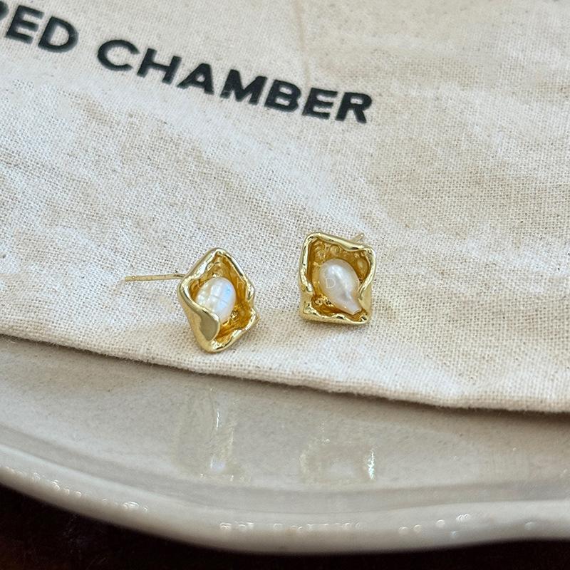 Simplicity Irregular Square Metal Drop Earrings for Women Ladies Mini Imitation Pearl Stud Earrings Party Jewelry Accessories
Simplicity Irregular Square Metal Drop Earrings for Women Ladies Mini Imitation Pearl Stud Earrings Party Jewelry Accessories
