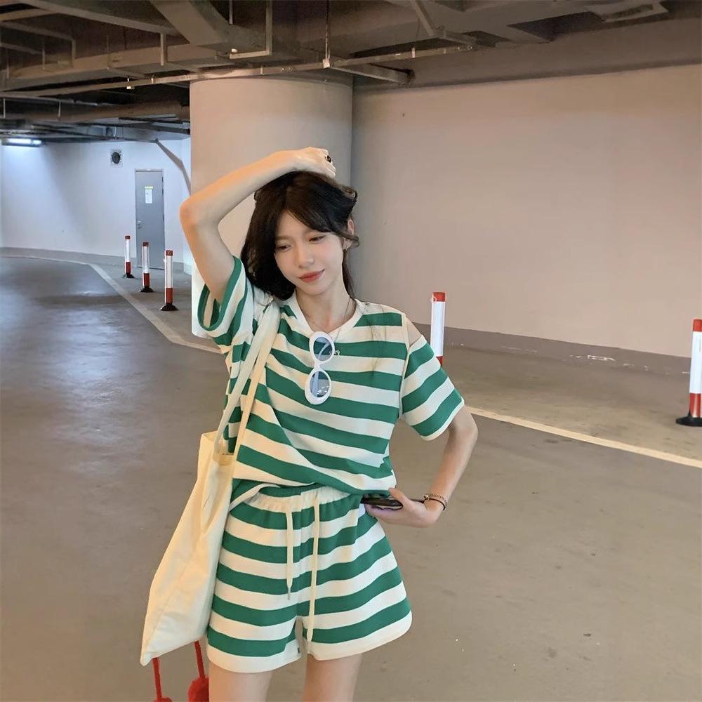 Women s Summer 2025 Korean-Style Off-Shoulder Striped Two-Piece Set with Casual Shorts Extra Large
Women s Summer 2025 Korean-Style Off-Shoulder Striped Two-Piece Set with Casual Shorts Extra Large