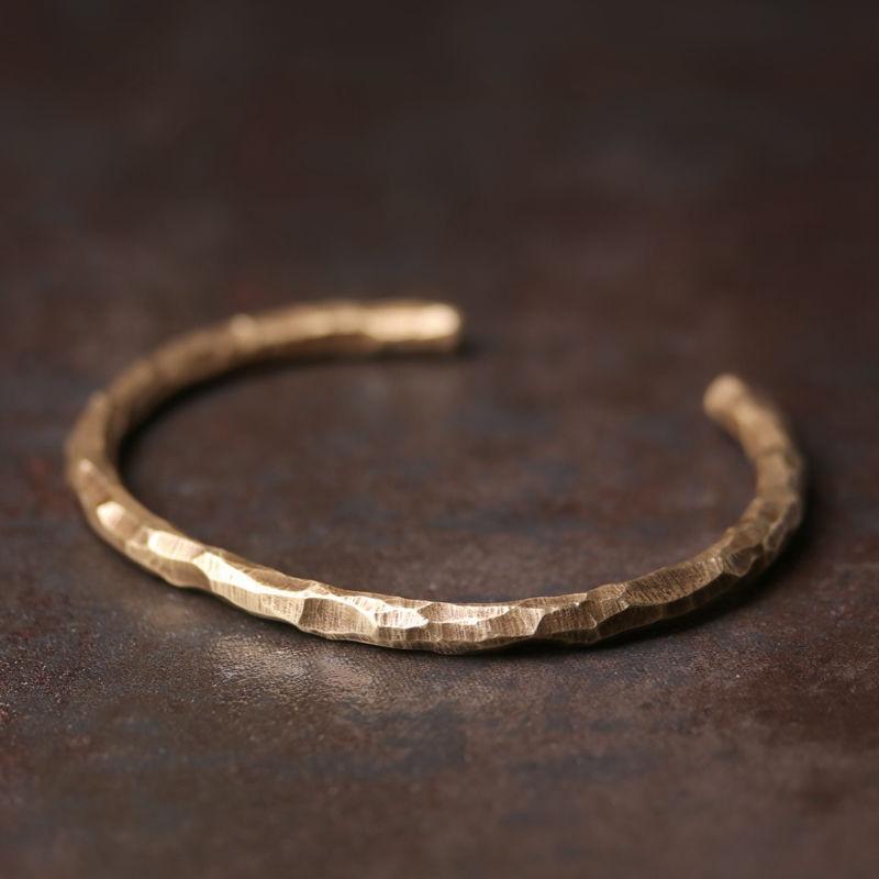 Retro Hammered Texture Open Cuff Bangle Unisex Vintage Minimalist Bracelet for Men Women Trendy Simple Design No specifications
Retro Hammered Texture Open Cuff Bangle Unisex Vintage Minimalist Bracelet for Men Women Trendy Simple Design No specifications