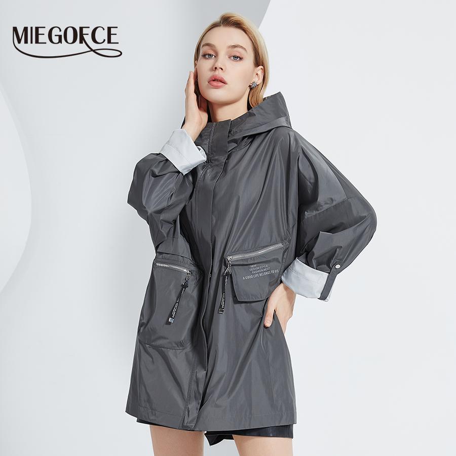 MIEGOFCE весенне-осенний модный женский плащ с капюшоном, трехмерный карман на молнии, женская повседневная ветрозащитная парка
MIEGOFCE весенне-осенний модный женский плащ с капюшоном, трехмерный карман на молнии, женская повседневная ветрозащитная парка