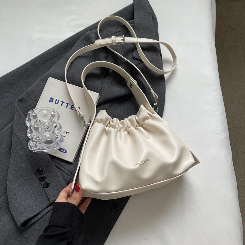 Универсальная нишевая текстурная сумка-ведро на кулиске, женская 2025 новая, высококлассная модная в зарубежном стиле, на плечо, кроссбоди белый
Универсальная нишевая текстурная сумка-ведро на кулиске, женская 2025 новая, высококлассная модная в зарубежном стиле, на плечо, кроссбоди белый