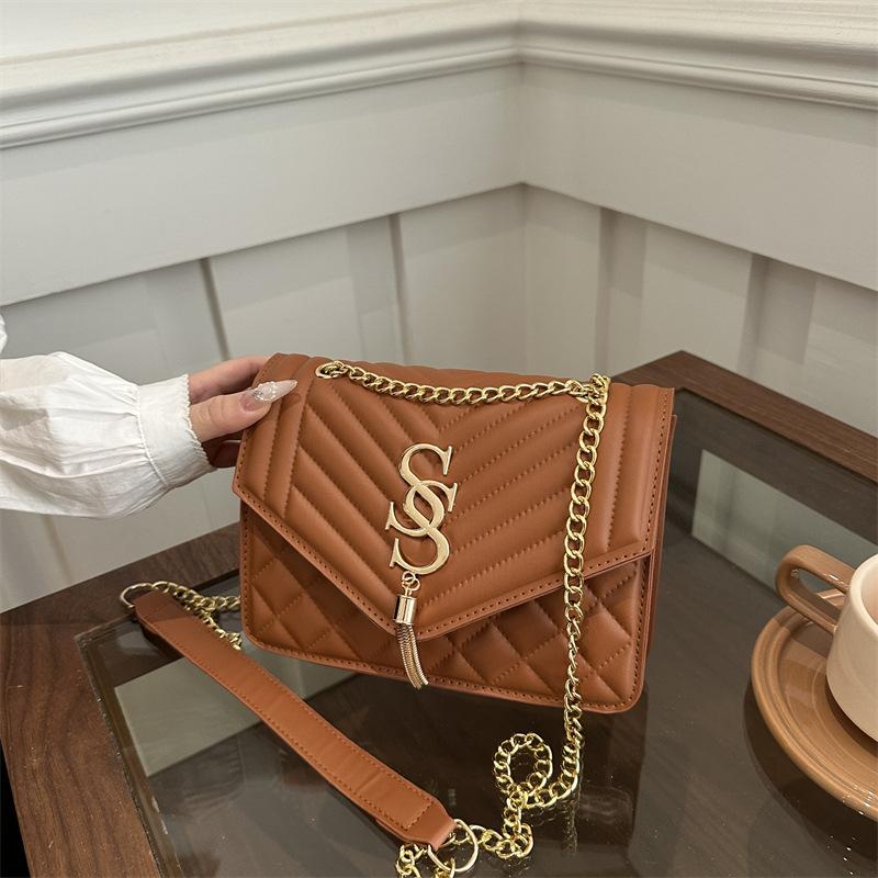 Fashion Rhombus Xiaoxiangfeng Women s Bag 2025 New Korean Version Versatile Chain Crossbody Shoulder Flip Women s Bag Small Square Bag красный
Fashion Rhombus Xiaoxiangfeng Women s Bag 2025 New Korean Version Versatile Chain Crossbody Shoulder Flip Women s Bag Small Square Bag красный