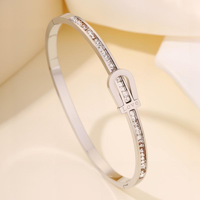 Titanium Steel Bracelet - Stylish and Fashionable Luxury Style Couple Bracelet with Stainless Steel Single Row of Diamonds срібний
Titanium Steel Bracelet - Stylish and Fashionable Luxury Style Couple Bracelet with Stainless Steel Single Row of Diamonds срібний