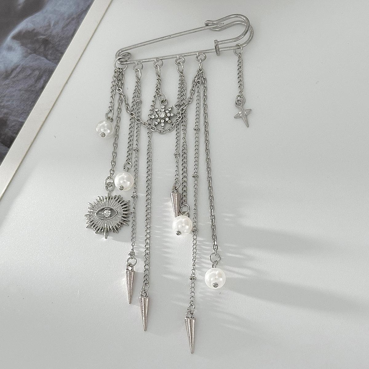 Design Sense Eye Imitation Pearl Chain Fringed Brooch Creative Star Rivet Pants Pin Pendant
Design Sense Eye Imitation Pearl Chain Fringed Brooch Creative Star Rivet Pants Pin Pendant