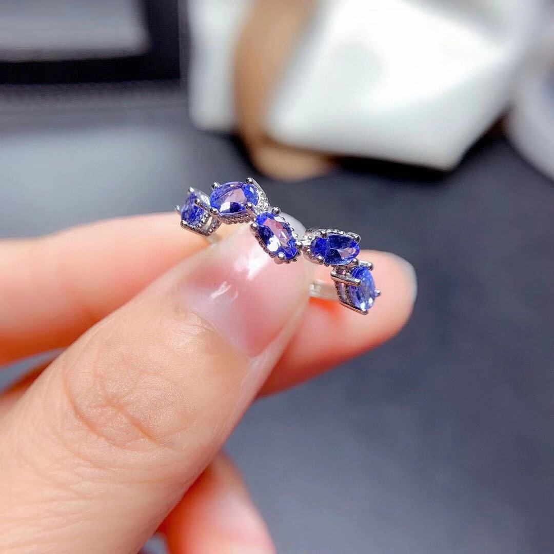 Fashionable Twisted Line Full Diamond Simulated Spinel Sapphire Closed Mouth Ring for Women Temperament Ring Jewelry No. 10
Fashionable Twisted Line Full Diamond Simulated Spinel Sapphire Closed Mouth Ring for Women Temperament Ring Jewelry No. 10