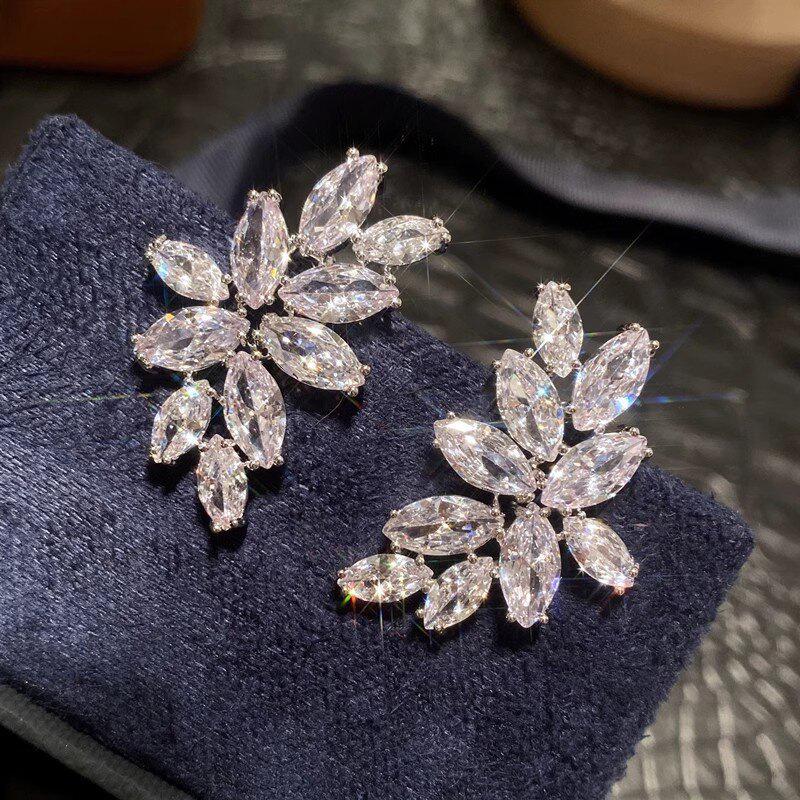 European and American Light Luxury Style Earrings, Women s Horse Eye Flower Design, High-end Dress Fashion Accessories Wholesale
European and American Light Luxury Style Earrings, Women s Horse Eye Flower Design, High-end Dress Fashion Accessories Wholesale
