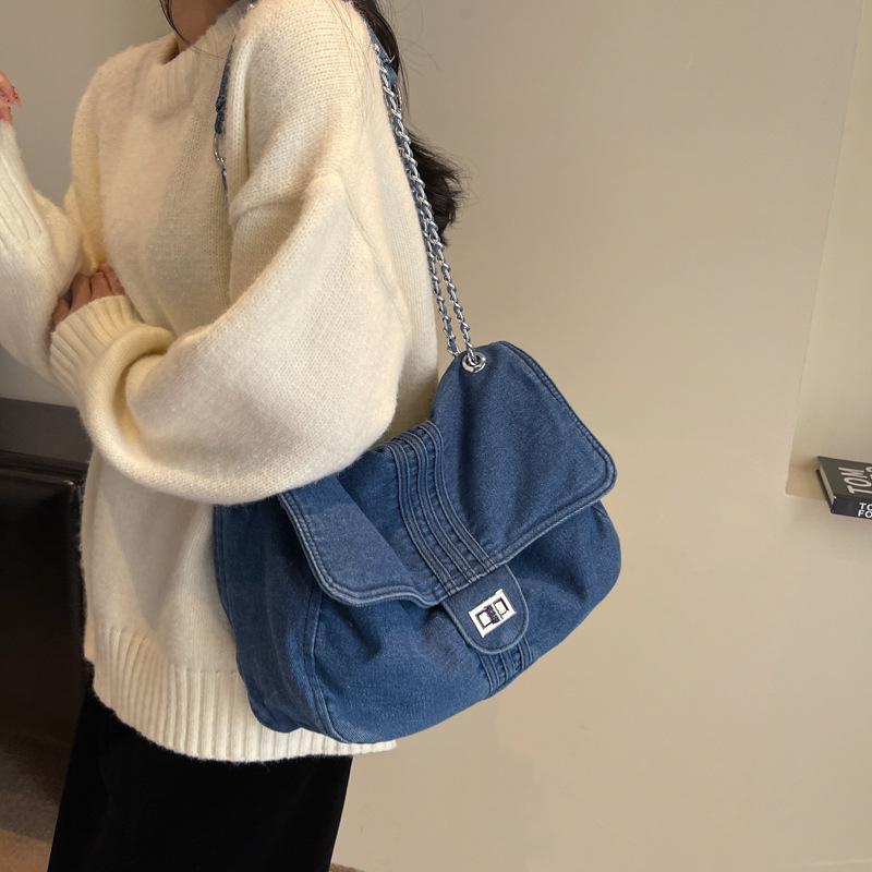 2024 Summer Women s Denim Chain Tote: Large Capacity, Shoulder & Crossbody Bag 32*12*22 cm
2024 Summer Women s Denim Chain Tote: Large Capacity, Shoulder & Crossbody Bag 32*12*22 cm