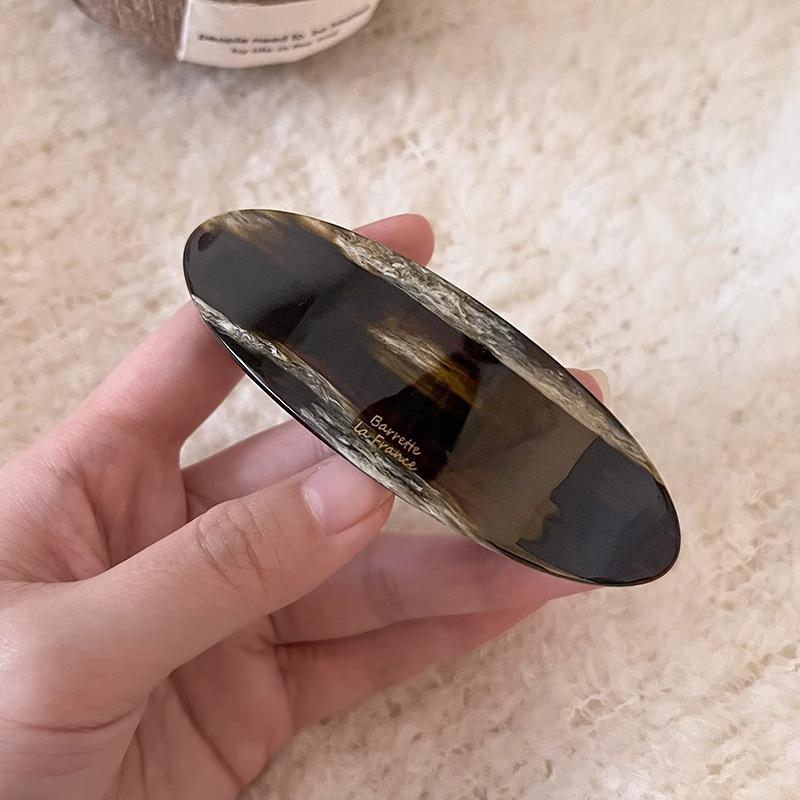 Уксусная кислота Однолинейная заколка для волос Женская Затылок Пучок Клюв утки Большая заколка для волос Верхняя заколка Stone-patterned color
Уксусная кислота Однолинейная заколка для волос Женская Затылок Пучок Клюв утки Большая заколка для волос Верхняя заколка Stone-patterned color